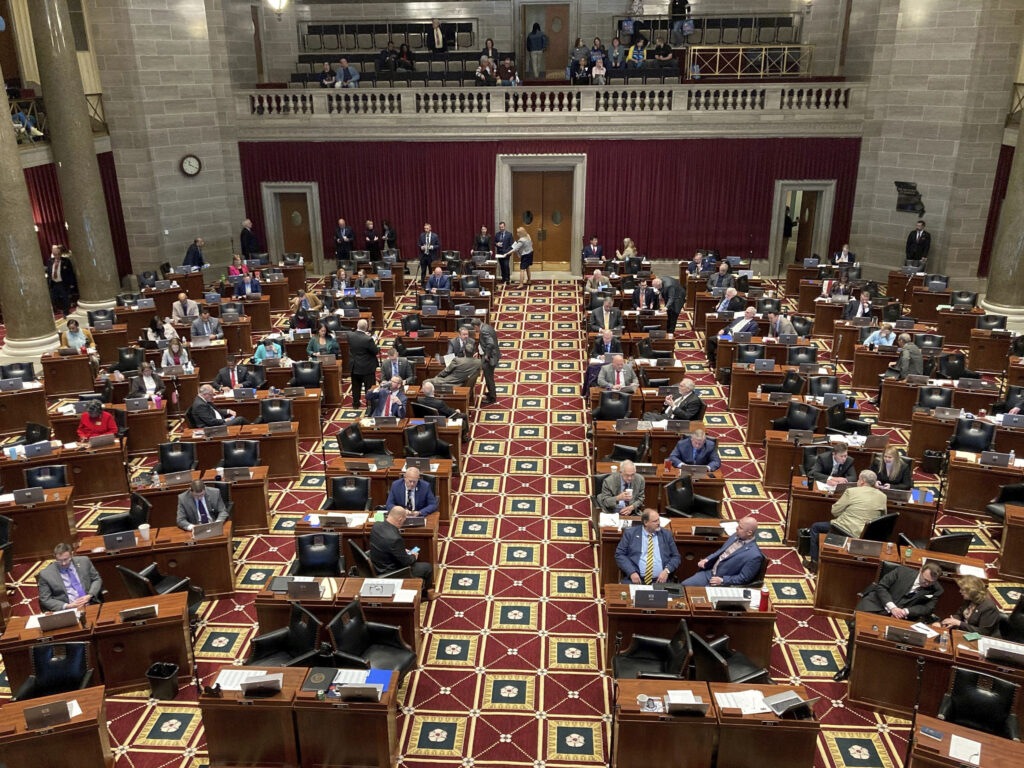 Missouri House Republicans vote to defund libraries (heartlandsignal.com)